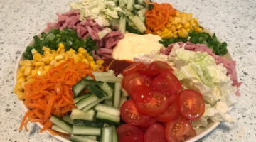 Рецепт салата «Козел в огороде» с колбасой и сухариками