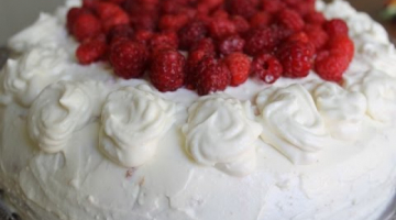 Recipe Творожно-ягодный торт. Воздушный бисквит и нежный творожно-сливочный крем.